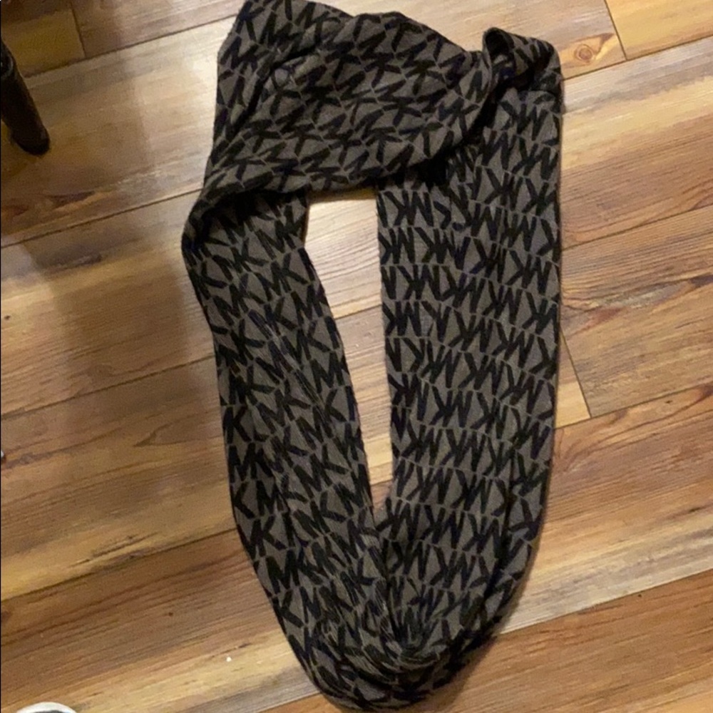 MK scarf